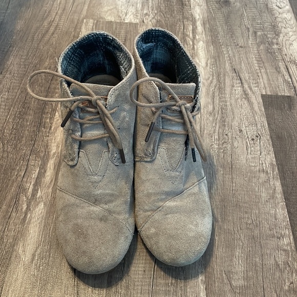 Toms - tan wedges - Picture 2 of 4